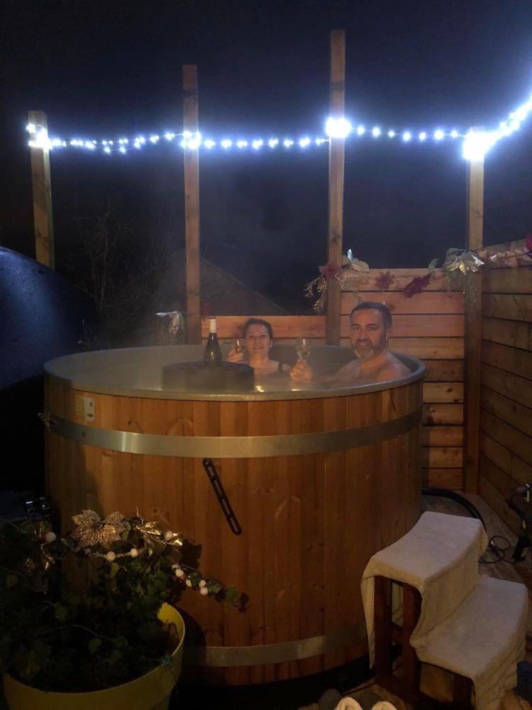 A La Marc'Quize Chambres D'Hotes, Petit Dejeuner Compris, Avec Piscine A Debordement En Exterieur, Bain Nordique A 38 Degres En Prestation Supplement Sur Reservation Horaire Anticipee 1 Place De Parking Gratuite Sur Place Mouxy Εξωτερικό φωτογραφία